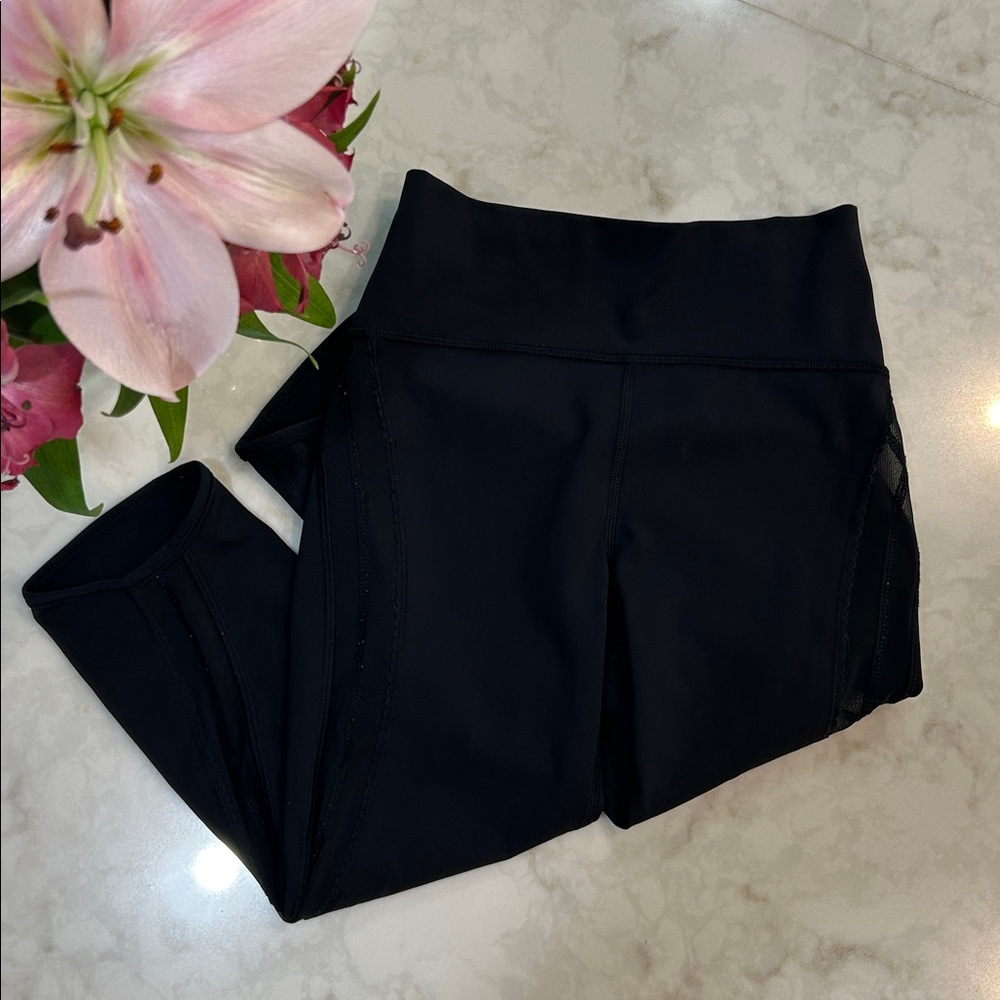 Lululemon Fresh in Mesh - Crop Leggings